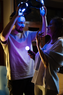 大晚上撩硬男朋友的话 微信上撩男友的话,污一点的,要怎么说