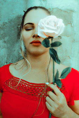 生气时说狠话女人 如何看待生气时说话特别狠的女生?