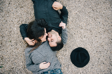 爱情朋友圈短句 谈恋爱发朋友圈的句子文案