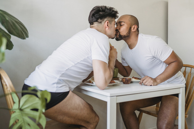 渣男乱发誓打雷的说说文案 渣男发誓下雨是什么梗？