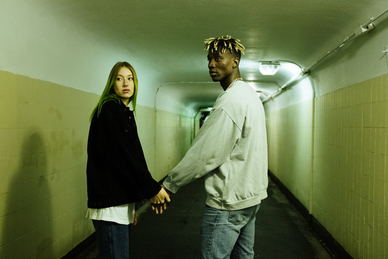 一个女生半夜开车的说说文案