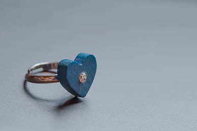 官宣谈恋爱的句子文案皮一点 女生官宣的句子文案皮一点