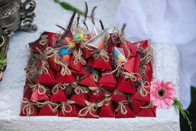 比喻男女之间美好爱情的诗 描写男女爱情的诗词,要优美一点的啊