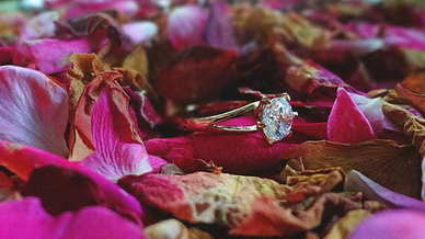 情侣八字短句一左一右 情侣短句一左一右8个字