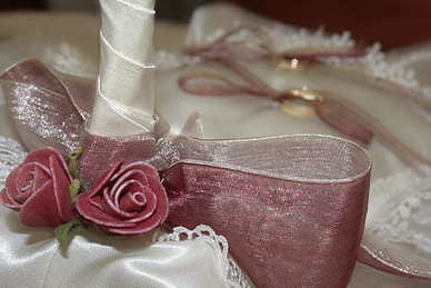 早晨怎么问候情人呢 情人节早上挣开眼收到礼物怎么回复一下？