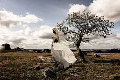 脚扭伤的心情感言语句 脚受伤的句子文案伤感说说心情