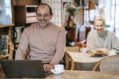 一杯茶暖心的短句 情话文案最暖心短句透过杯子看你