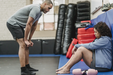 形容男生看到美女看待的句子文案 关于男人看女人容貌的句子文案