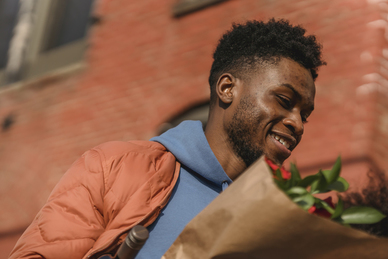 形容小男生腼腆乖巧的句子文案 形容男生腼腆的词语