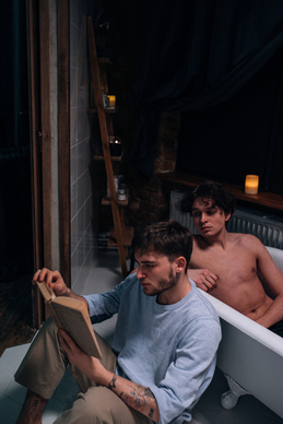 结婚新郎在台上简单表白的话 求一段婚礼上新郎表白的话!