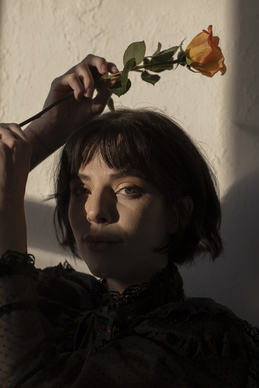 形容女人痴情的句子文案 形容一个女人很痴情,男人很薄情的句子文案