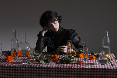 夜色撩人的句子文案 夜色撩人。这是一句意思完整的句子文案吗?