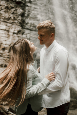 表达情侣之间爱的句子文案 在情侣之间，表达甜蜜爱情的句子文案有哪些？