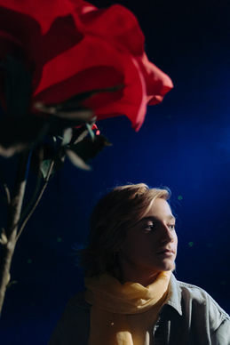 赞美女人戴耳坠的句子文案 形容女人带耳坠有哪些诗词