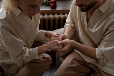 赞美描写女人才貌双全的诗词 赞美女子有才华的诗句文案有哪些?