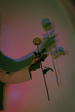 男人被感情伤害的句子文案 形容男人感情受伤的句子文案