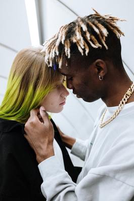 朋友圈文案小红书爱情 有没有发朋友圈的文案，发完能脱单那种？