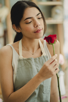 张爱玲六句话道尽爱情 跪求张爱玲爱情经典语录文案 完整的。