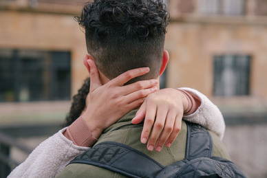 亲嘴嘴的说说 描写“接吻”的唯美句子文案有哪些?