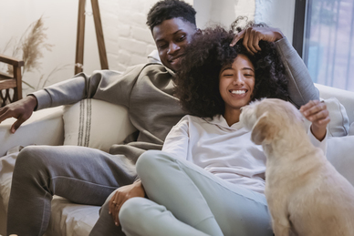 短发女孩唯美句子文案 赞美短发女人诗词