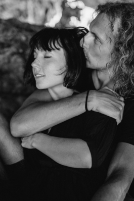 一个痴情的女人的说说 对一个人痴情的句子文案