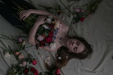 感动流泪哭的爱情句子文案大全 表达感动到流泪的句子文案