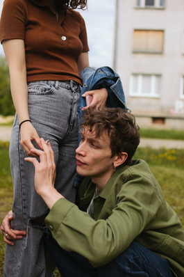 钱跟感情的现实说说文案 现实人生中的金钱与感情