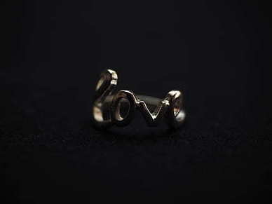 分手后女生发朋友圈 女生分手后不发朋友圈了，什么心理？