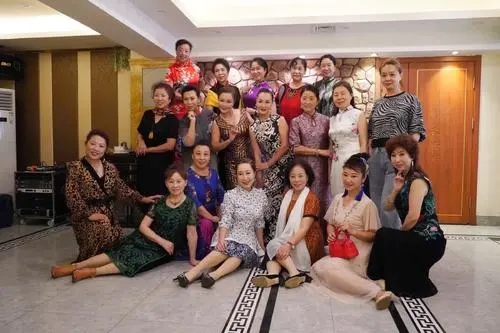 姐妹聚会开心沙雕文案