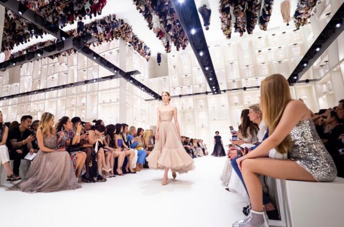 有关时尚杂志的控评文案