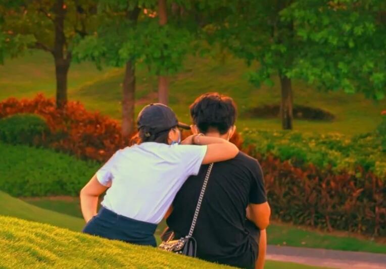 四月情侣文案句子