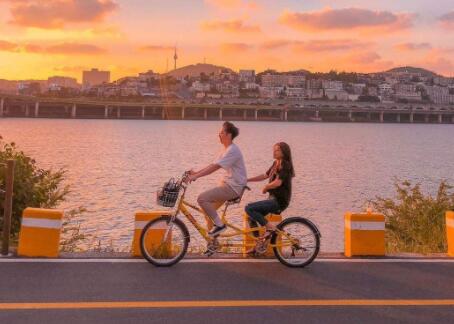 和姐妹出去旅游的文案