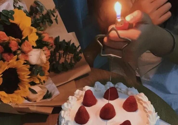 为朋友庆祝生日的朋友圈文案