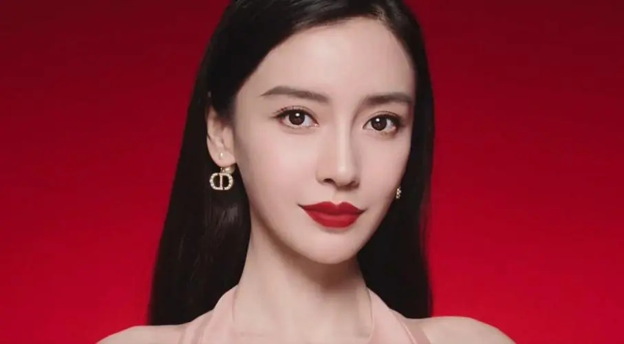 关于优雅红色连衣裙的文案