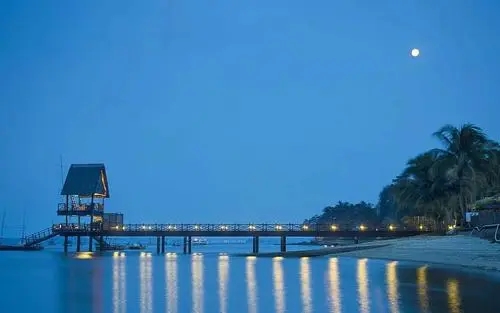 夜晚河边吹风的文案