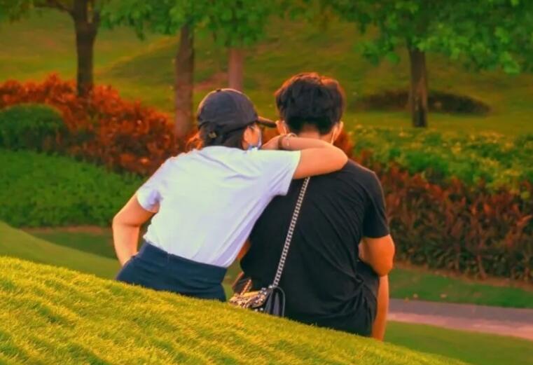 发女朋友照片文案句子