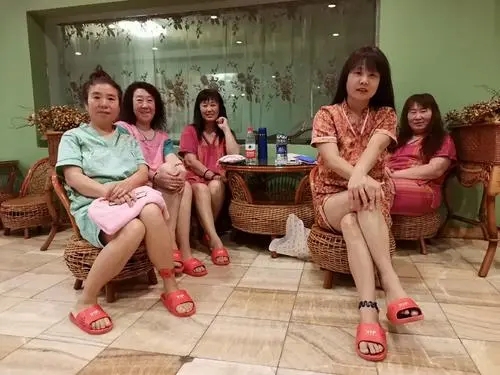 姐妹聚会开心沙雕文案