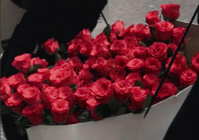 表明自己有对象的文案