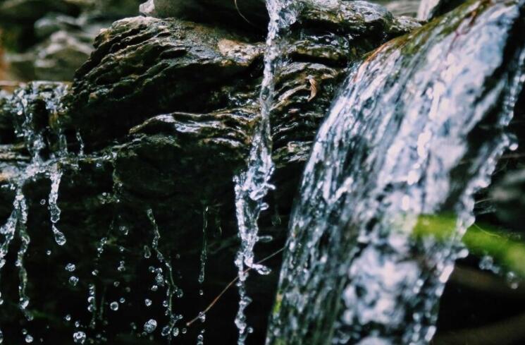 关于矿泉水的文案