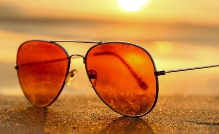 太阳镜朋友圈文案