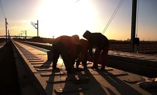 干活到半夜的朋友圈文案