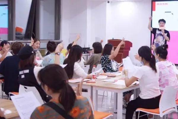 招聘娱乐主播文案简短