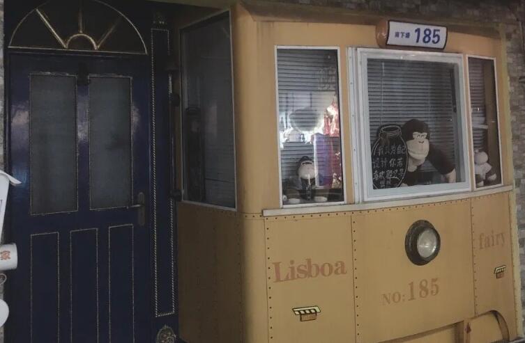 很拽的文案黑色