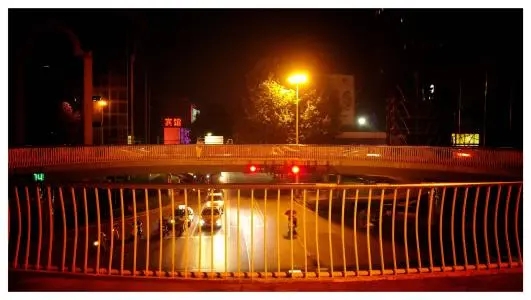 夜晚河边吹风的文案