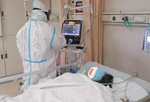 在医院人老和新生的文案