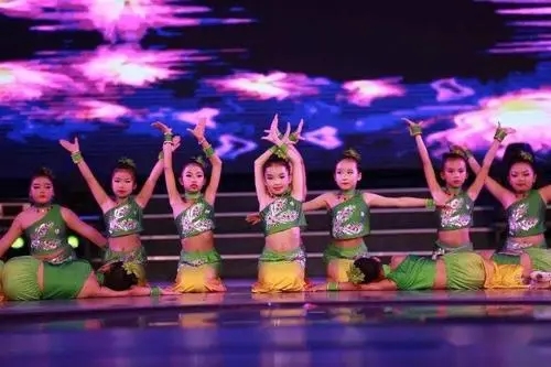 孩子表演发朋友圈文案