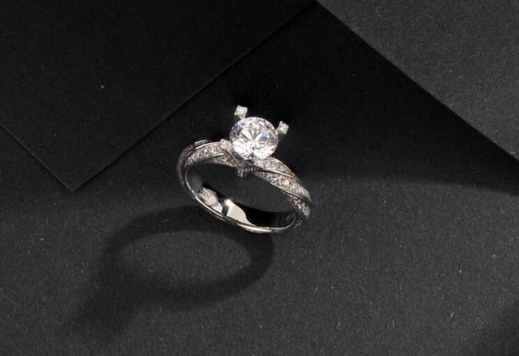 适合发钻戒的文案