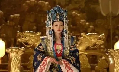 关于皇后的文案