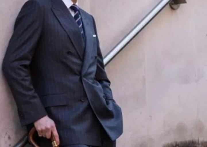 穿西装朋友圈文案