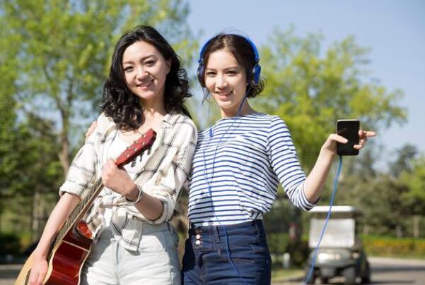 姐妹拍照朋友圈文案